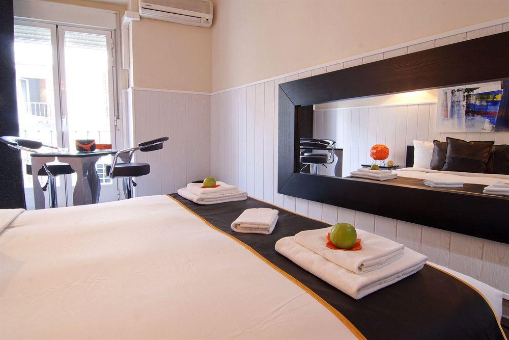 Hostal Oxum Madrid Exterior foto