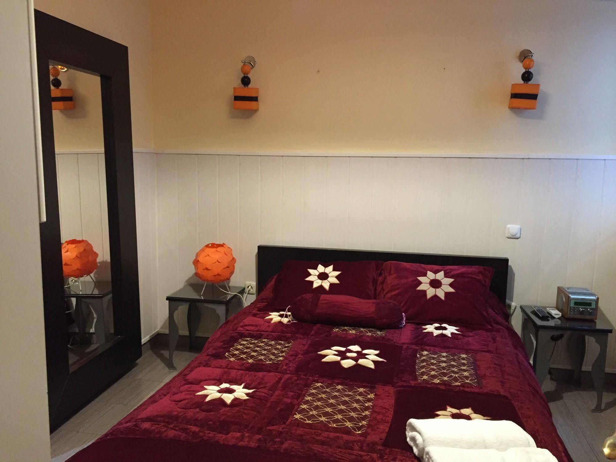 Hostal Oxum Madrid Exterior foto