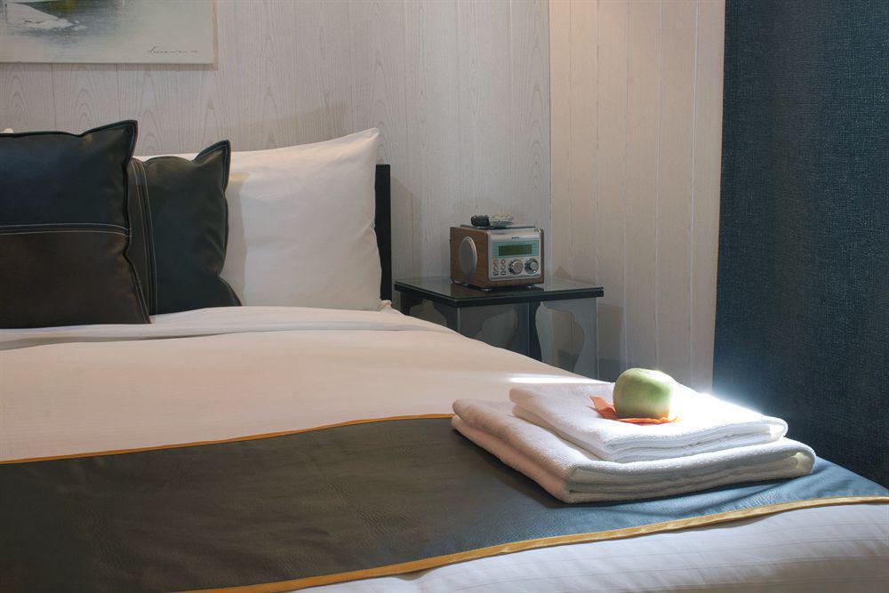 Hostal Oxum Madrid Exterior foto